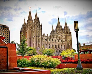VISIT TEMPLE SQUARE
